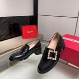 Three-quarter angle view of Roger Vivier luxury piece style No.053
