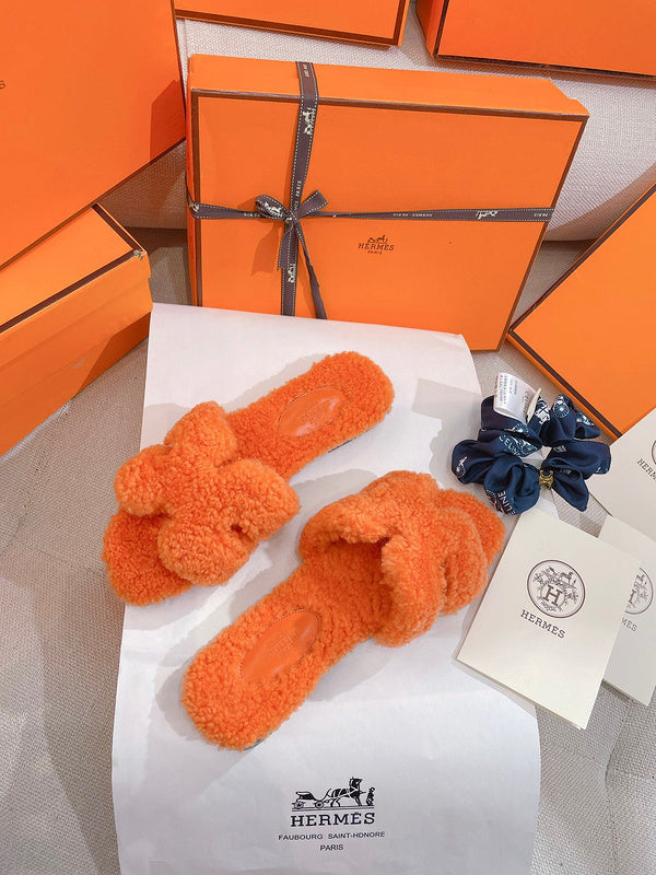 Hermes shoes Style 289 - logo and branding close-up (alternate angle)