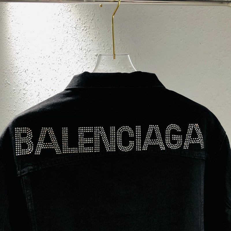 Side profile view of Balenciaga luxury piece style No.186