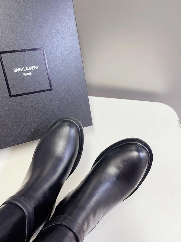 Side profile view of Saint Laurent luxury piece style No.041