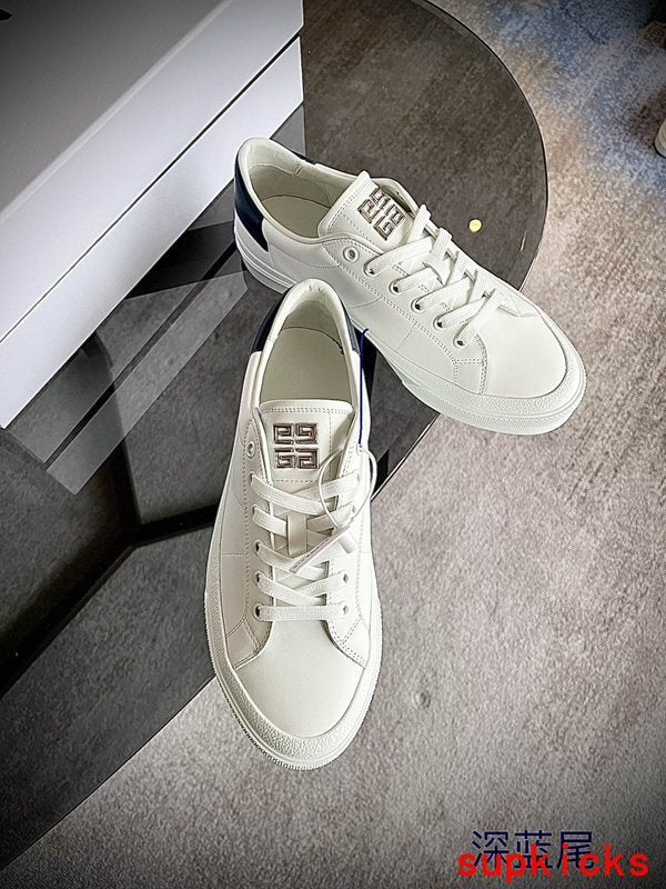 Givenchy shoes Style 025 - close-up of classic monogram styling