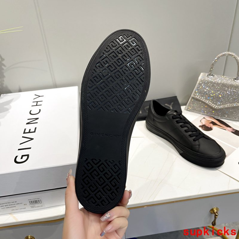 Givenchy shoes Style 114 - logo and branding close-up