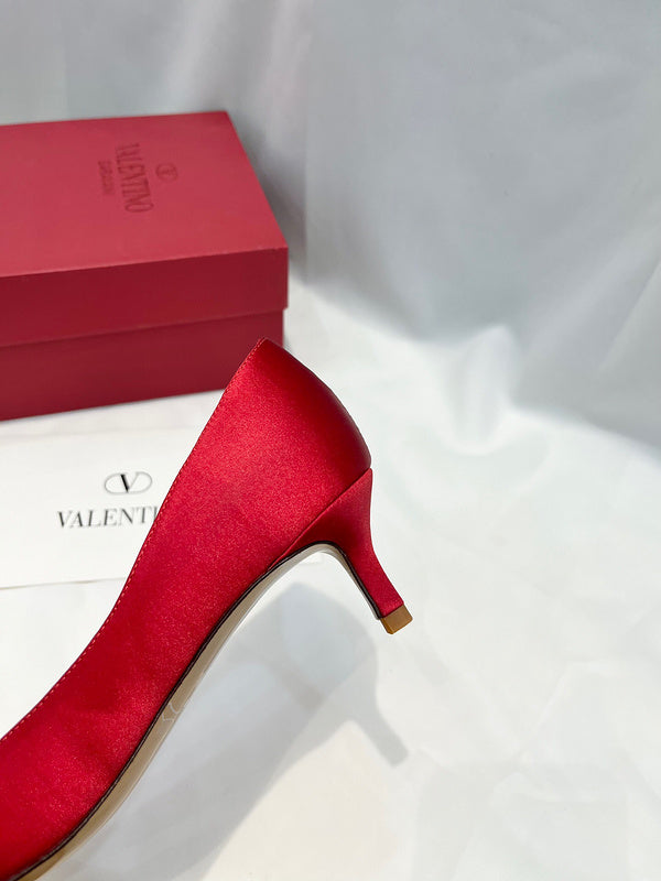 Styling view of Valentino Garavani luxury piece style No.216
