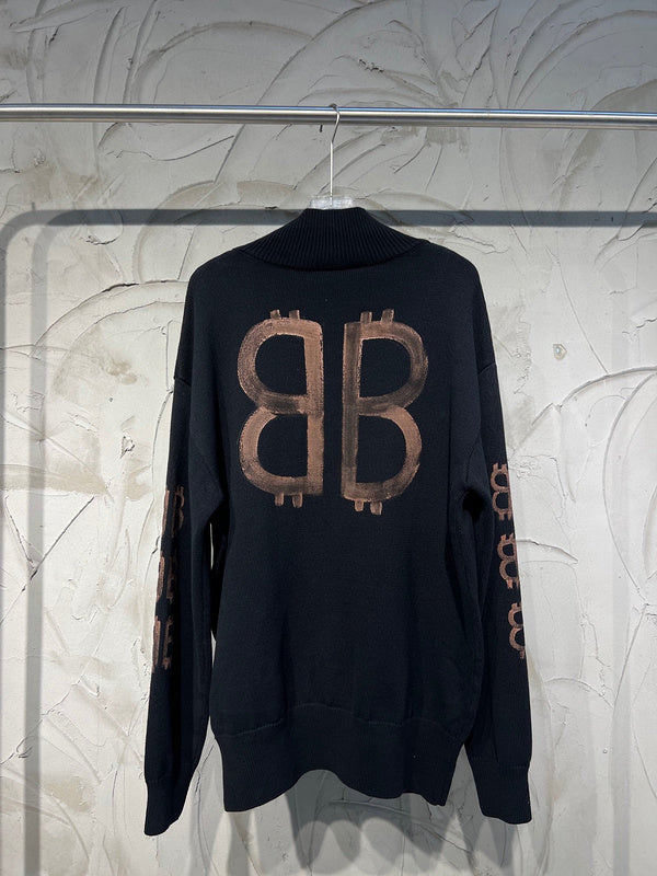 Close-up detail view of Balenciaga luxury piece style No.072