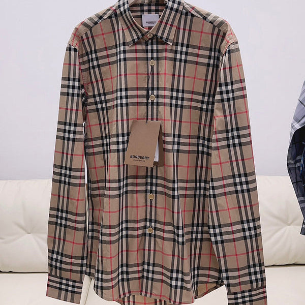 Side profile view of Burberry luxury piece style No.062