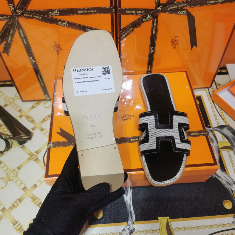 Hermes sandals Style 045 - logo and branding close-up