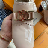 Full silhouette view of Louis Vuitton luxury piece style No.005