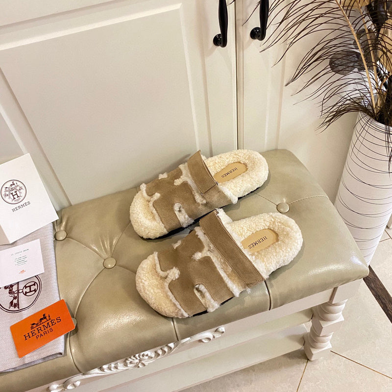 Hermès White Flat Thong Sandals - Angled View