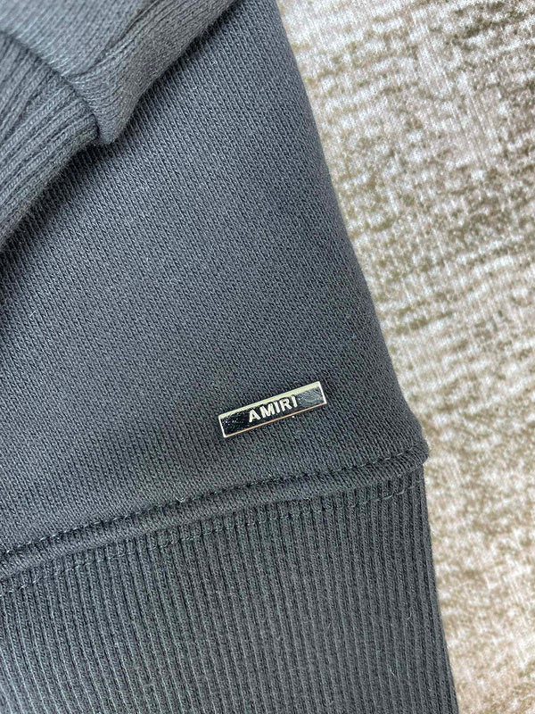 Full silhouette view of Amiri luxury piece style No.042
