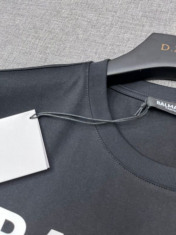 Texture and finish detail of Balmain luxury piece style No.071