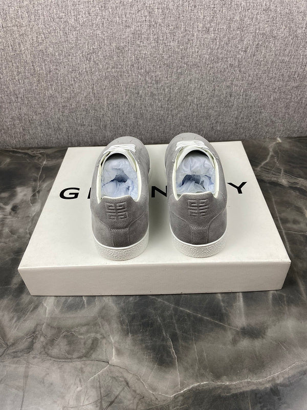 Givenchy shoes Style 190 - close-up of iconic logo design