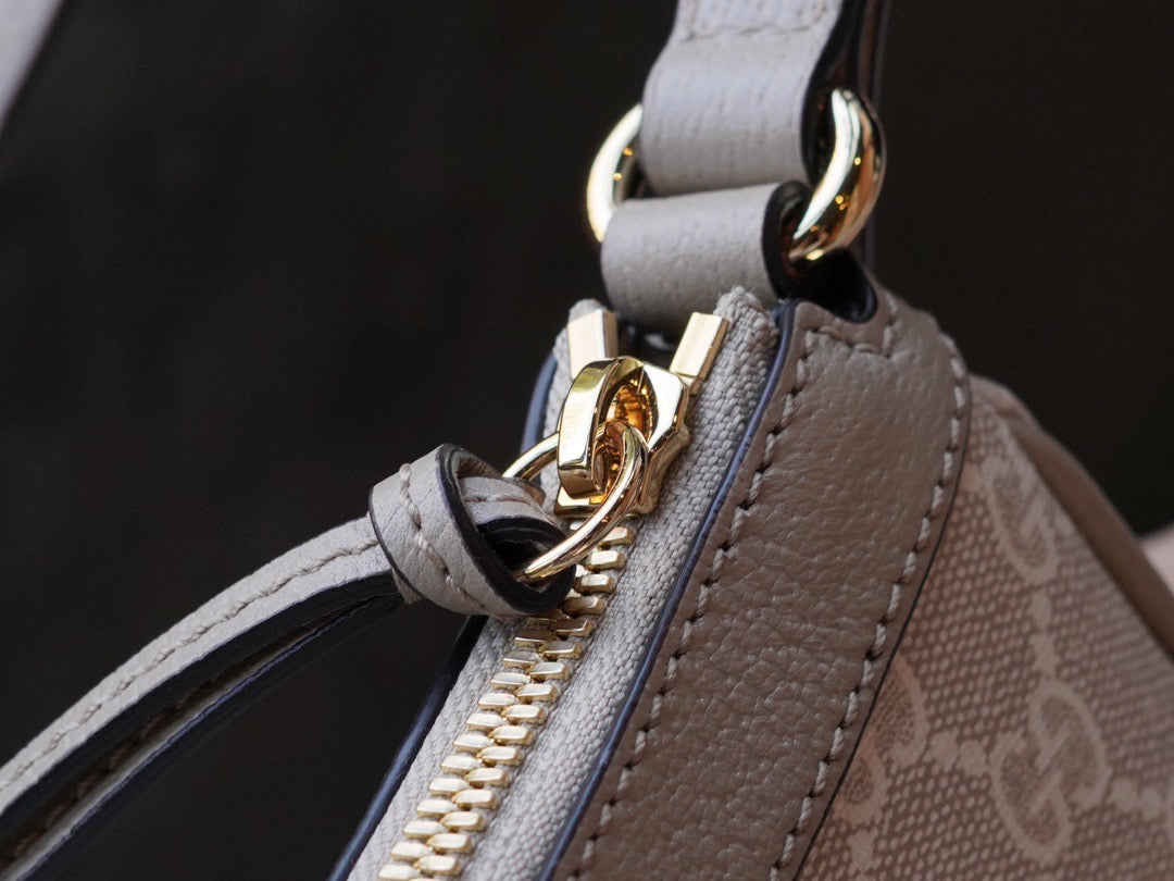Front view of Gucci Ophidia Small Handbag premium handbag