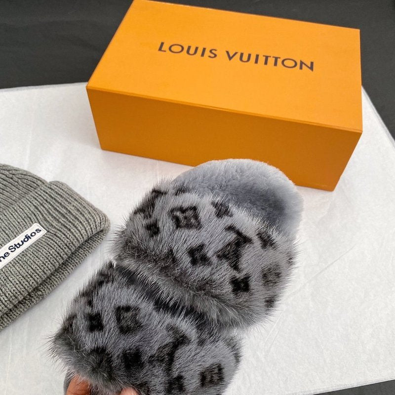 Side profile view of Louis Vuitton luxury piece style No.161