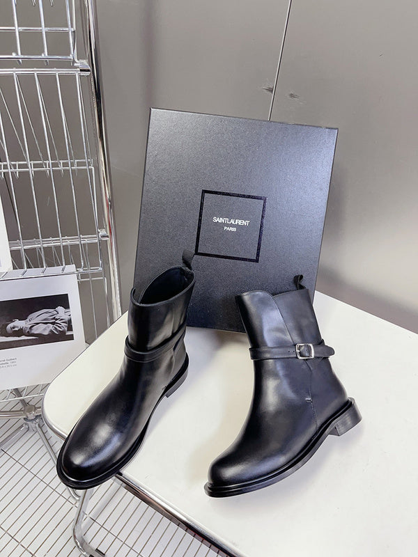 Three-quarter angle view of Saint Laurent luxury piece style No.041