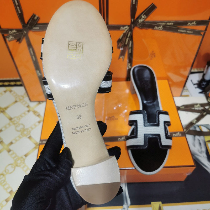 Hermès Camel Espadrille Wedge Sandals - Toe Detail View
