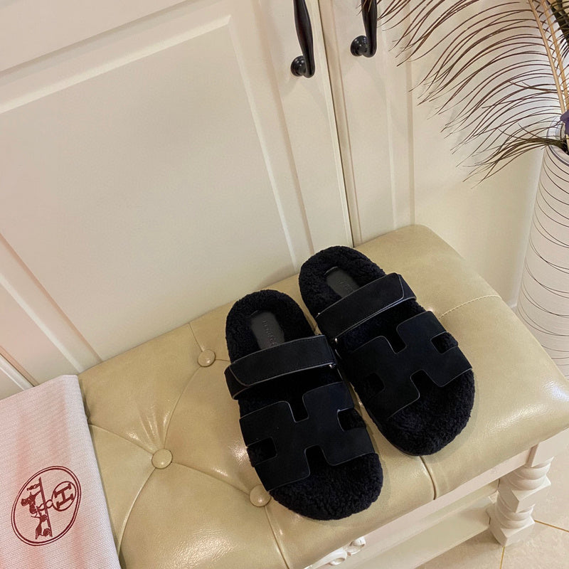 Hermes sandals Style 088 - close-up of refined designer finish