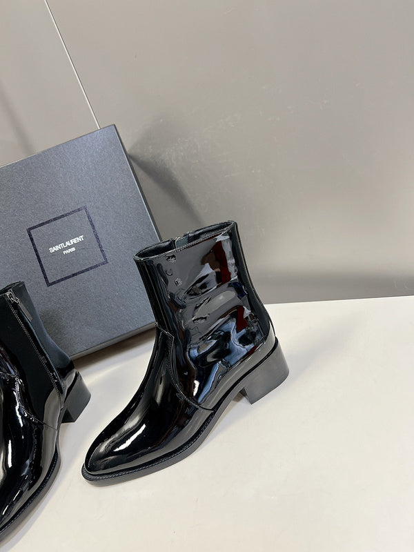Full silhouette view of Saint Laurent luxury piece style No.019