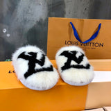 Side profile view of Louis Vuitton luxury piece style No.126
