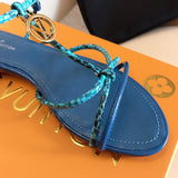 Three-quarter angle view of Louis Vuitton luxury piece style No.006