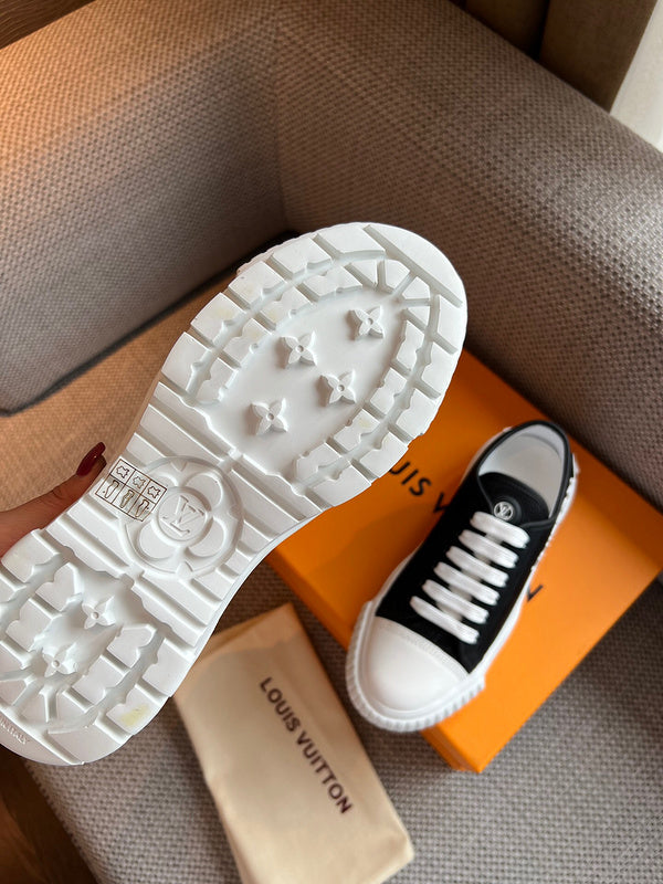 Louis Vuitton shoes Style 383 - packaging and accessories