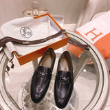 Hermès Grey Bow-Detail Flats - Detail Shot of Craftsmanship