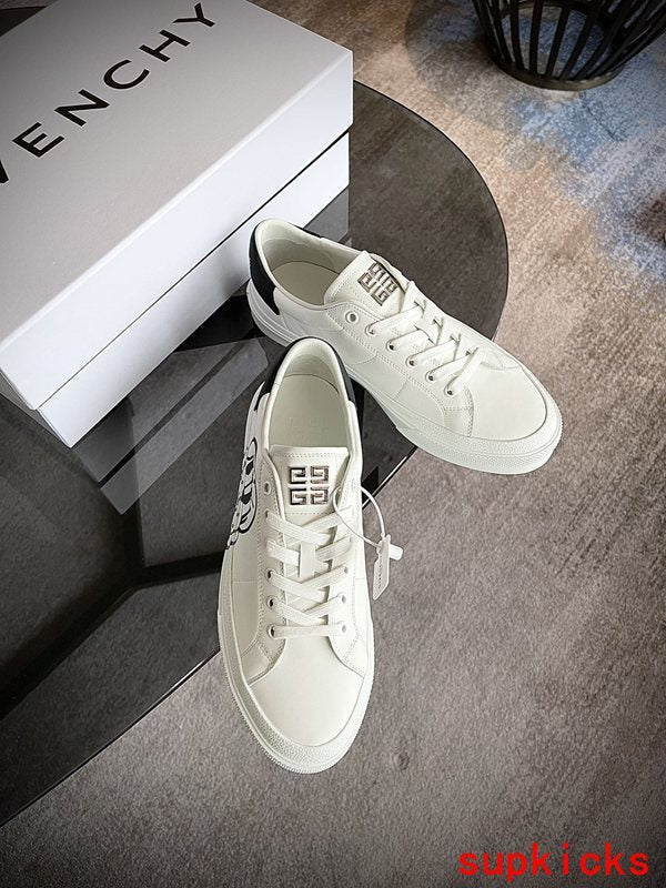 Givenchy shoes Style 003 - close-up of iconic logo design