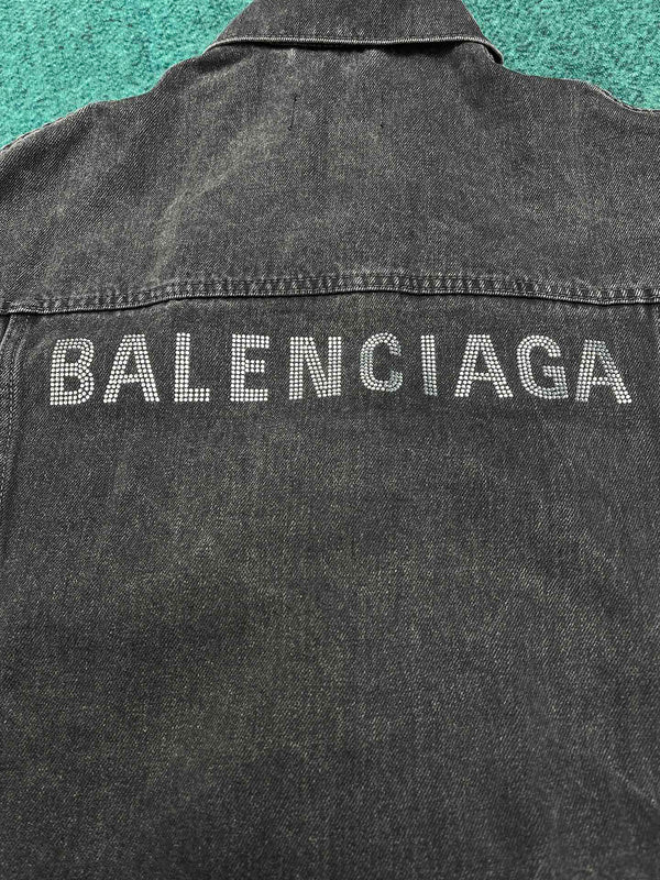 Side profile view of Balenciaga luxury piece style No.105