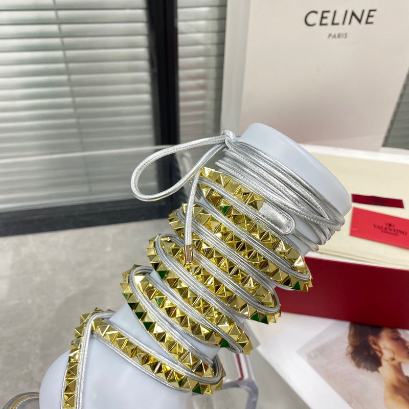 Styling view of Valentino Garavani luxury piece style No.252