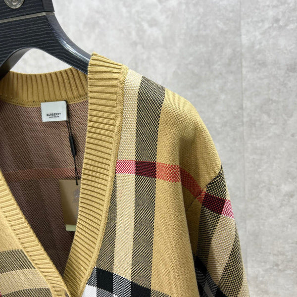 Three-quarter angle view of Burberry luxury piece style No.340