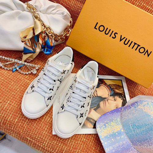 Side profile view of Louis Vuitton luxury piece style No.042