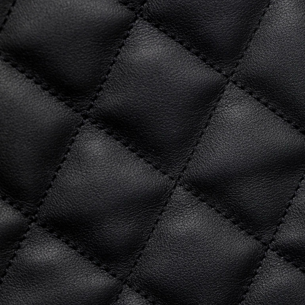 Chanel 23B Maxi Hobo Bag detail shot – authentic designer craftsmanship