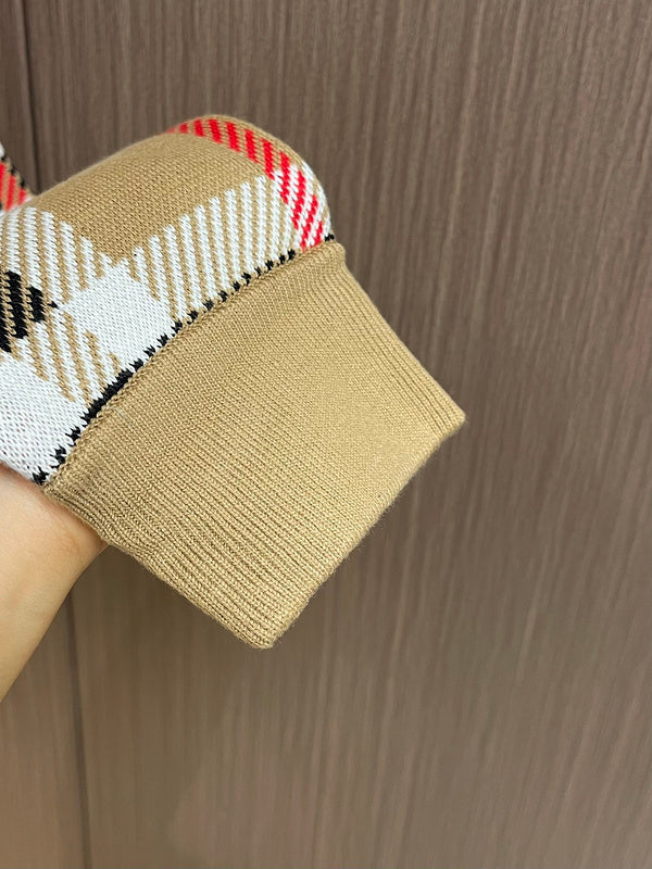 Texture and finish detail of Burberry luxury piece style No.458