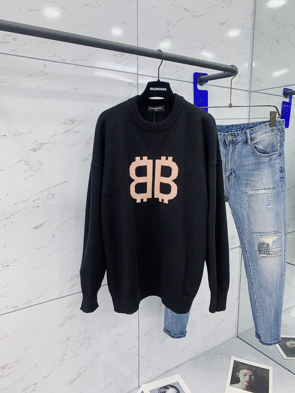 Side profile view of Balenciaga luxury piece style No.071