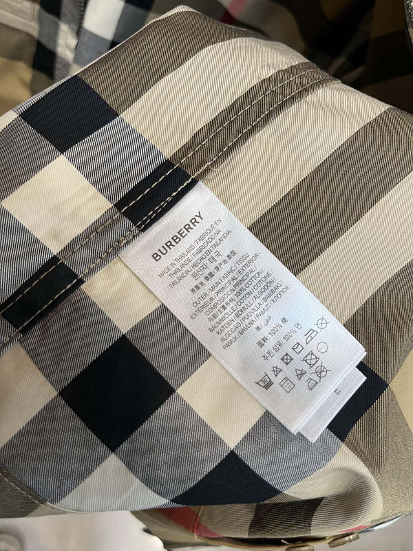 Styling view of Burberry luxury piece style No.381