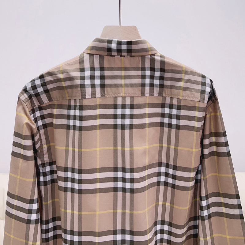 Styling view of Burberry luxury piece style No.070