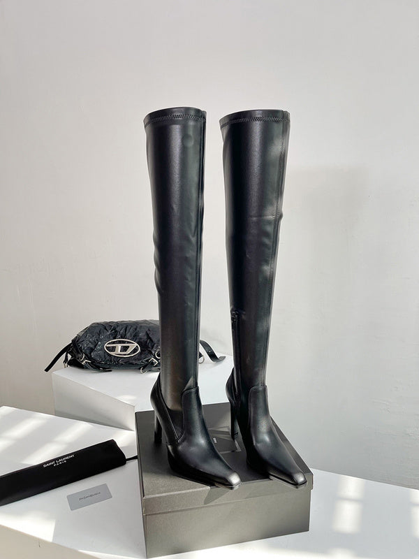 Styling view of Saint Laurent luxury piece style No.018