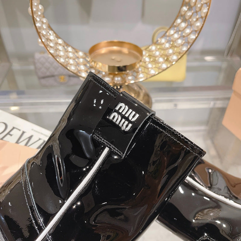 Full silhouette view of Miu Miu luxury piece style No.122