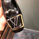 Front view of Louis Vuitton luxury piece style No.076
