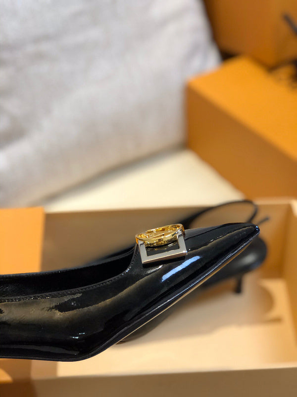 Styling view of Louis Vuitton luxury piece style No.124