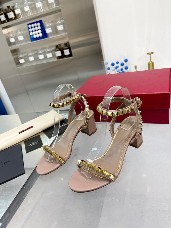 Styling view of Valentino Garavani luxury piece style No.229