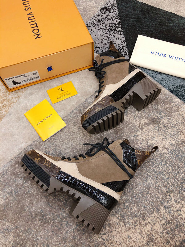 Styling view of Louis Vuitton luxury piece style No.173