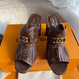 Back view of Louis Vuitton luxury piece style No.010