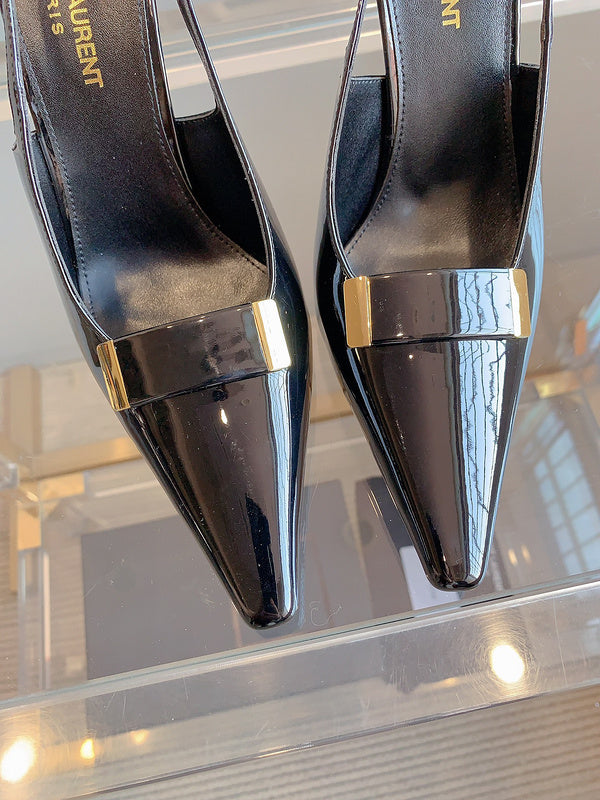 Three-quarter angle view of Saint Laurent luxury piece style No.003