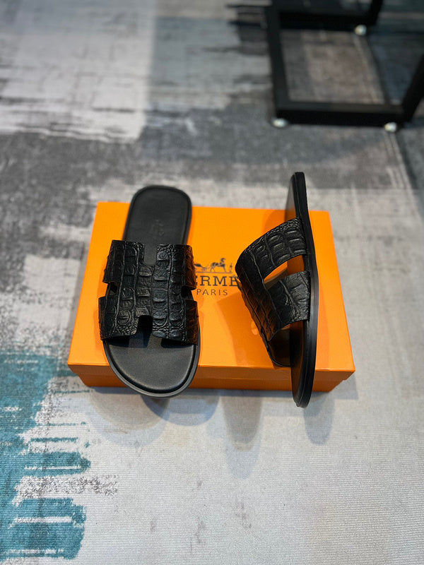 Hermès Black Low-Top Sneakers - Toe Detail View