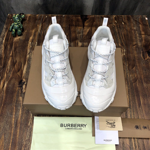 Burberry shoes Style 140 - texture and material detail