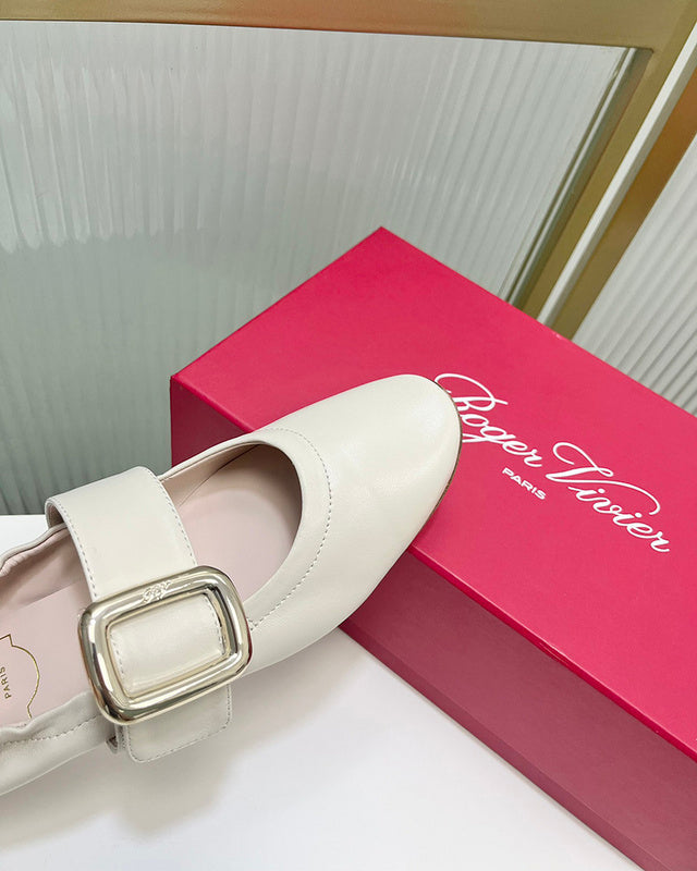 Back view of Roger Vivier luxury piece style No.082