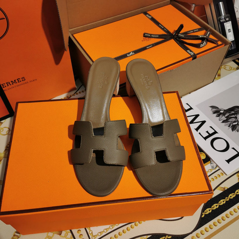 Hermes sandals Style 013 - close-up of handcrafted italian detailing