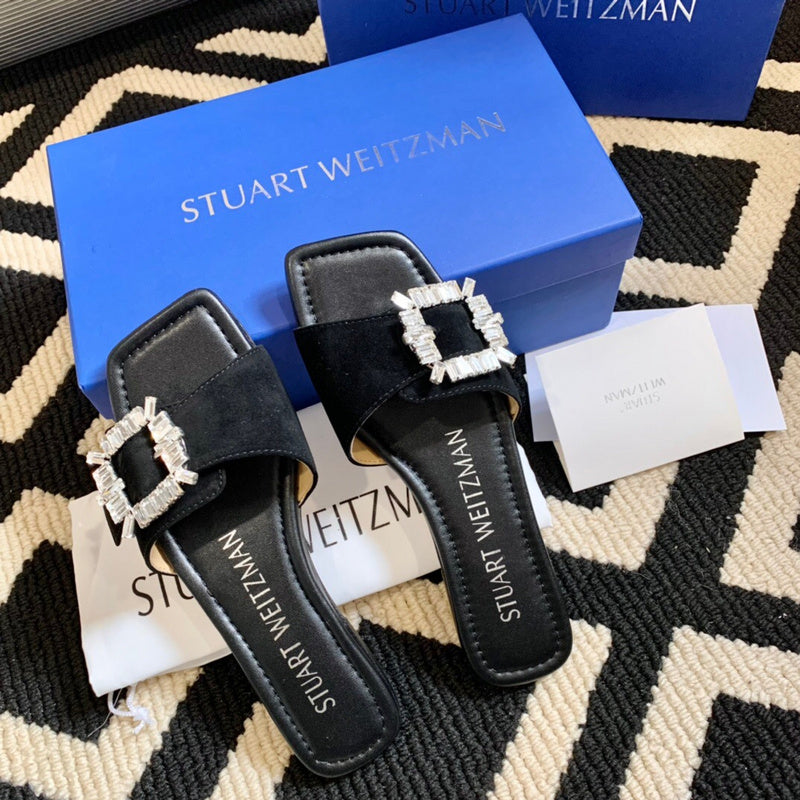 Three-quarter angle view of Saint Laurent luxury piece style No.117