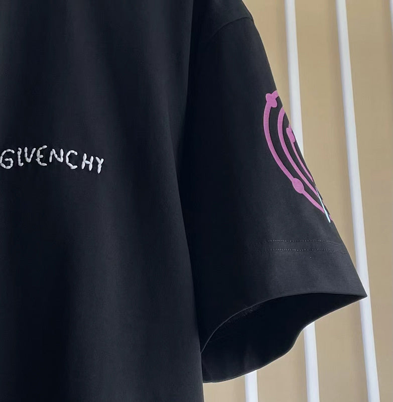 Styling view of Givenchy luxury piece style No.140