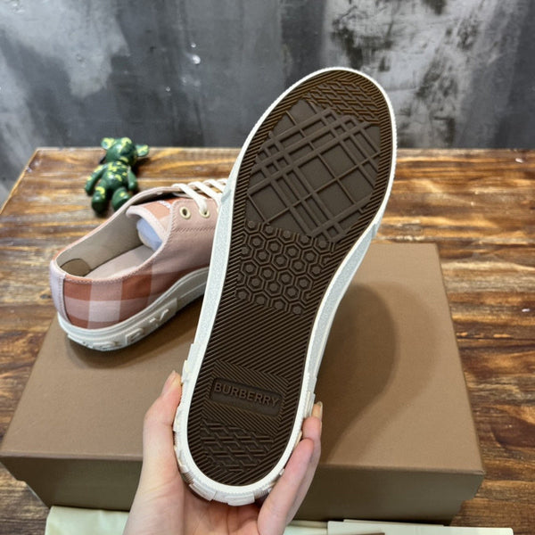 Burberry shoes Style 239 - side profile detail